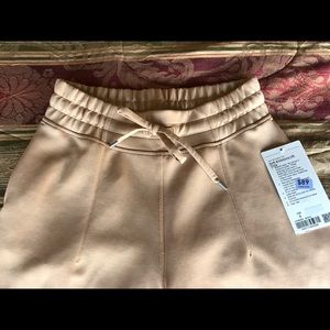 Lululemon Soft Ambutions High Rise Crop - BeechWood